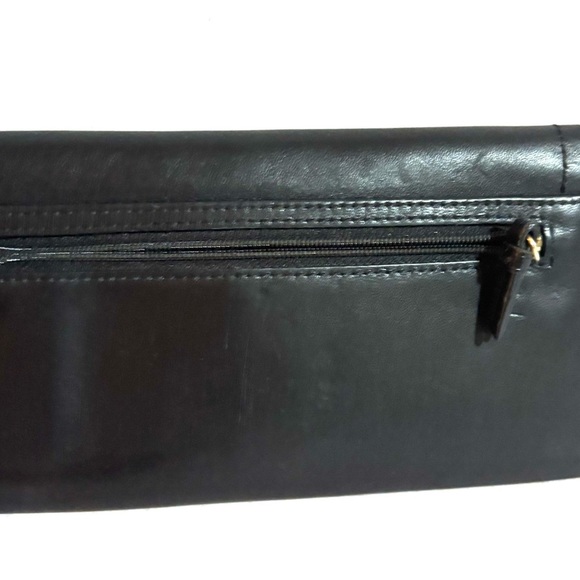 Coach vintage Elegant Black Leather wallet with Gold Accent - Picture 2 of 6